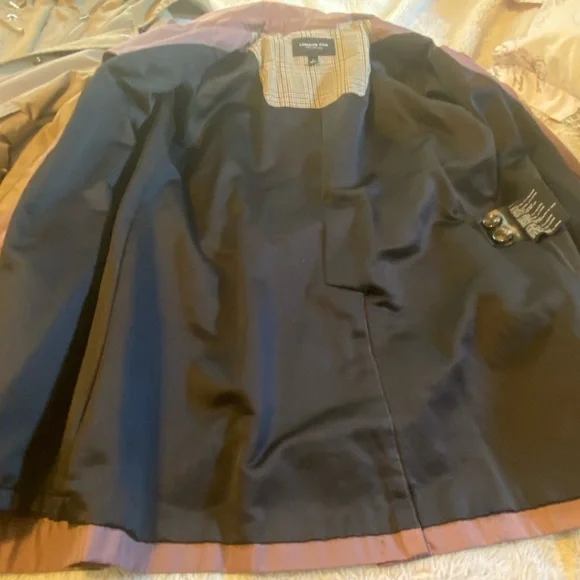 Woman’s London fog belted trench coat-size large - Picture 7 of 10